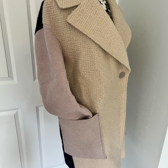 Color block coat. Size 6/S. Straight fit. Knee length. European brand. - Picture 2 of 10